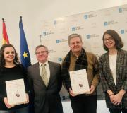 1. De esquerda a dereita, a ilustradora compostelá Raquel Senra, o coordinador de Actividades da Casa Ramón Jiménez, o autor João Pedro Messedery a editora Laura Rodríguez.