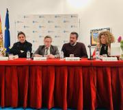 2. Na mesa, esquerda dereita, Sabela García; Luís García Montero; Ramón Jiménez; Pablo Bonet e Isabel Patiño.