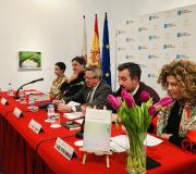 3. Co libro en primeiro termo, de dereita a esquerda, Isabel Patiño, Pablo Bonet, Ramón Jiménez, García Montero e Sabela García.