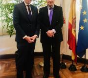 6. O delegado en Madrid da Junta de Andalucía Vicente Azpitarte co seu homólogo da Xunta José Ramón Ónega.