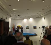 Un momento da presentación da exposición de María José Rodríguez, con parte do público que asistiu á mesma..