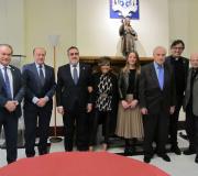 De esda. a dta.- O alcalde de Lalín, José Crespo, o empresario Julio Lage, o presidente da ONCE, Miguel Ángel Carballeda, a xornalista Sonsoles Ónega, a tenente de alcalde de Lalín, Begoña Blanco, o delegado de la Xunta, José Ramón Ónega, o sacerdote Andrés Ramos e o pintor Antón Lamazares, antes da presentación.