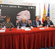 Na mesa da presentación.- A xornalista Sonsoles Ónega, o delegado da Xunta, José Ramón Ónega, o alcalde de Lalín, José Crespo, e o presidente da ONCE, Miguel Ángel Carballeda.