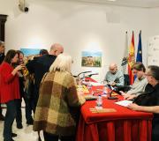 6. Os autores asinaron exemplares do libro, terceiro da colección A ESPADA DE SAN EUFRASIO