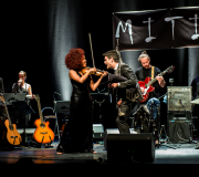 3. Mitic, escenario nun momento do concerto.