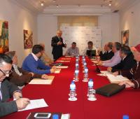 El delegado de la Xunta dando la bienvenida a los representantes del sector.