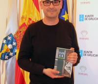 Francisco Castro coa súa última novela.